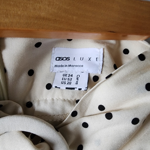 ASOS curve flippy flowy shorts with belt, plus size 20 - Picture 7 of 7